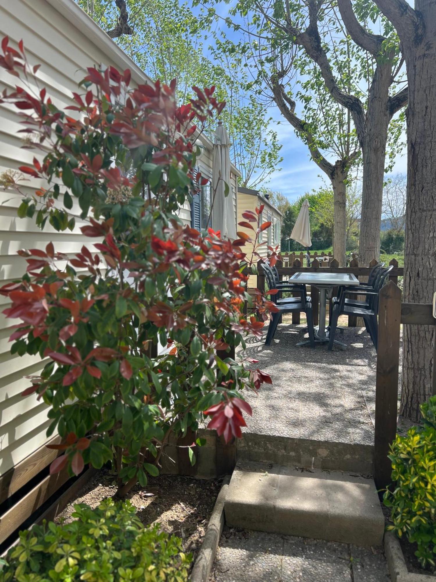 Camping Bungalow El Llac De Banyoles Porqueres Quarto foto