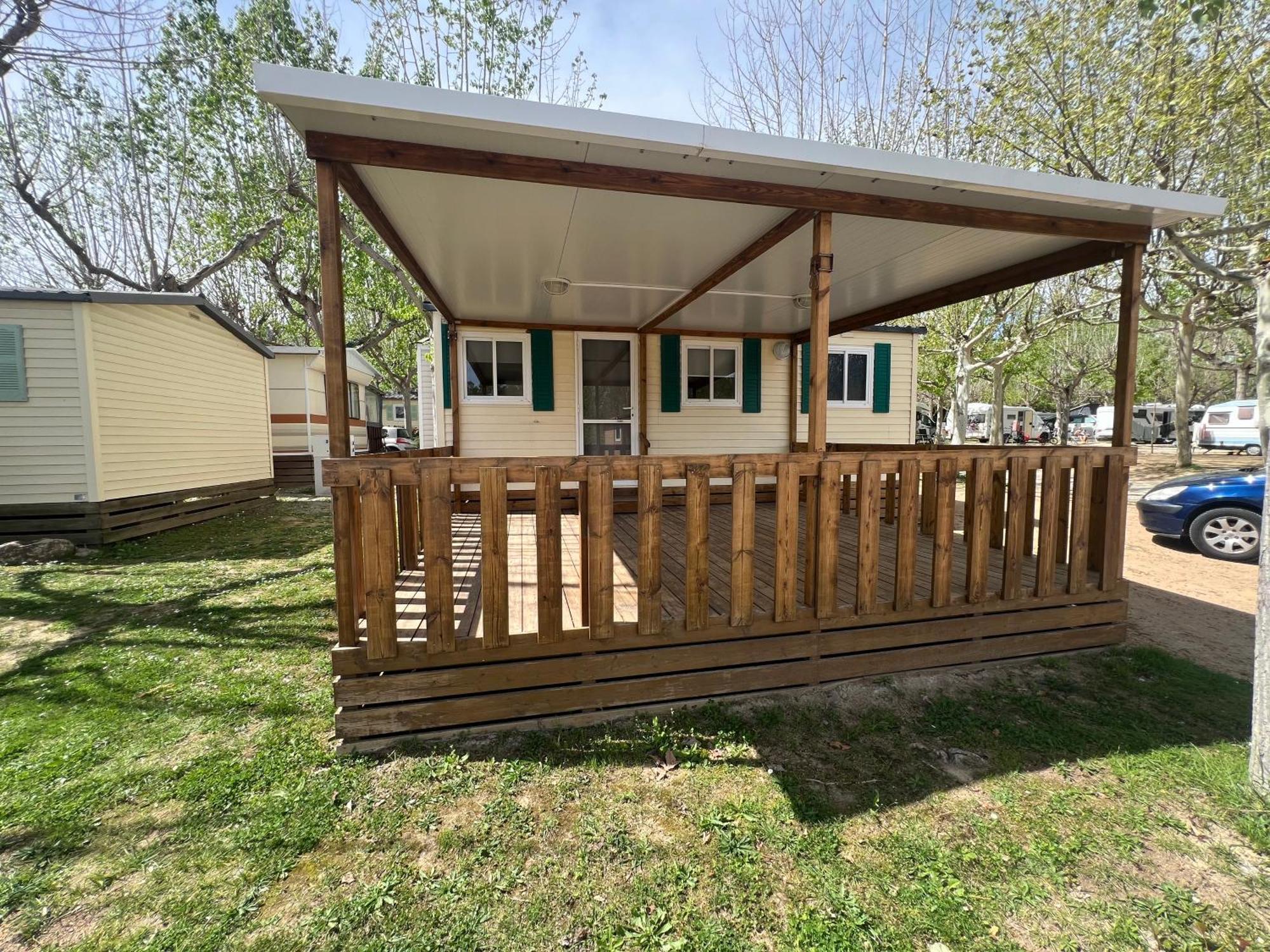 Camping Bungalow El Llac De Banyoles Porqueres Quarto foto