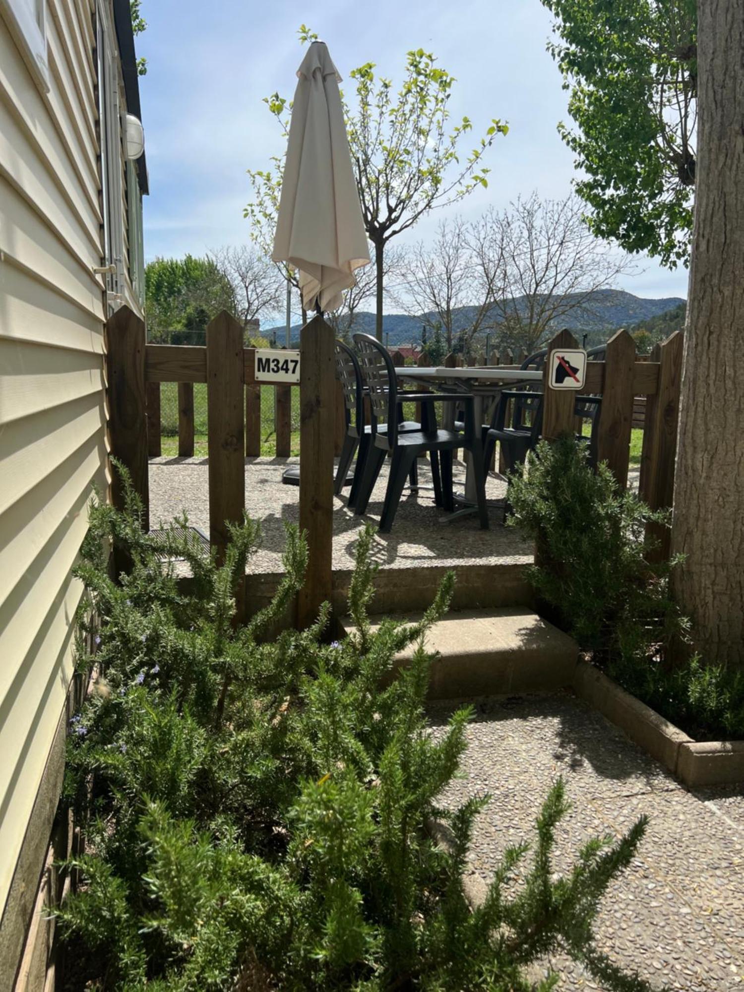 Camping Bungalow El Llac De Banyoles Porqueres Quarto foto