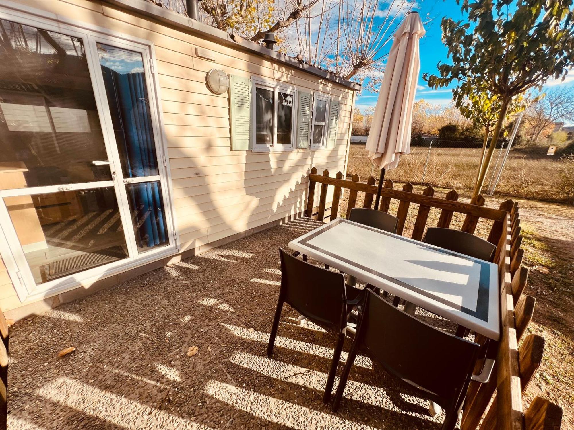 Camping Bungalow El Llac De Banyoles Porqueres Quarto foto